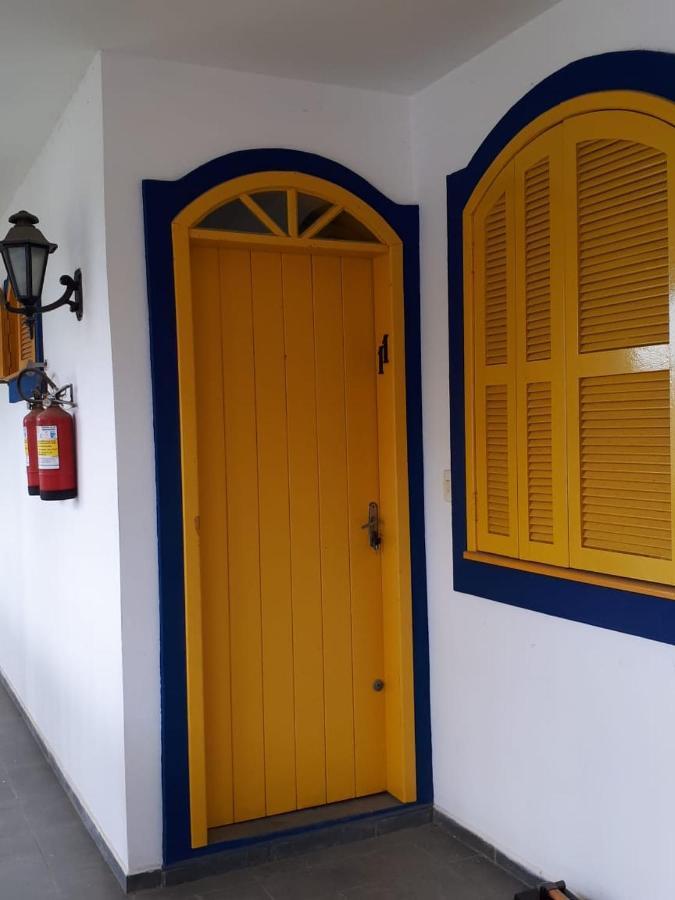 Residencial Colonial Amarelo A 150M Da Praia De Mariscal Aparthotel Bombinhas Esterno foto